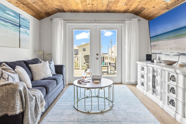 Smart TV, video games, DVD player, books - Coastal Tranquility Retreat! Sea View Deck + Games (Gulf Shores)