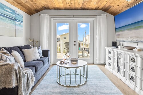 Coastal Calm Getaway | Dog-Friendly,Arcade,Parking,Steps from the Beach,PingPong