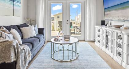 Coastal Calm Getaway | Dog-Friendly,Arcade,Parking,Steps from the Beach,PingPong