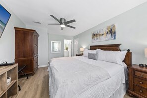 4 bedrooms, desk, iron/ironing board, free WiFi