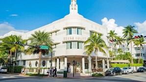 Exterior - Essex House (Miami Beach)