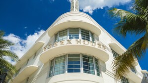 Exterior detail - Essex House (Miami Beach)