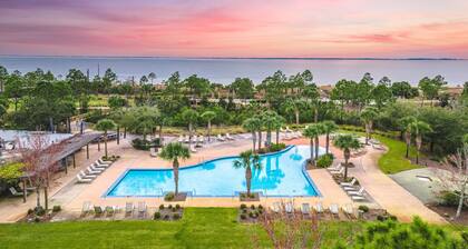 6 Min Walk to Beach–HeatedPool,GolfCart,bikes&BBQ