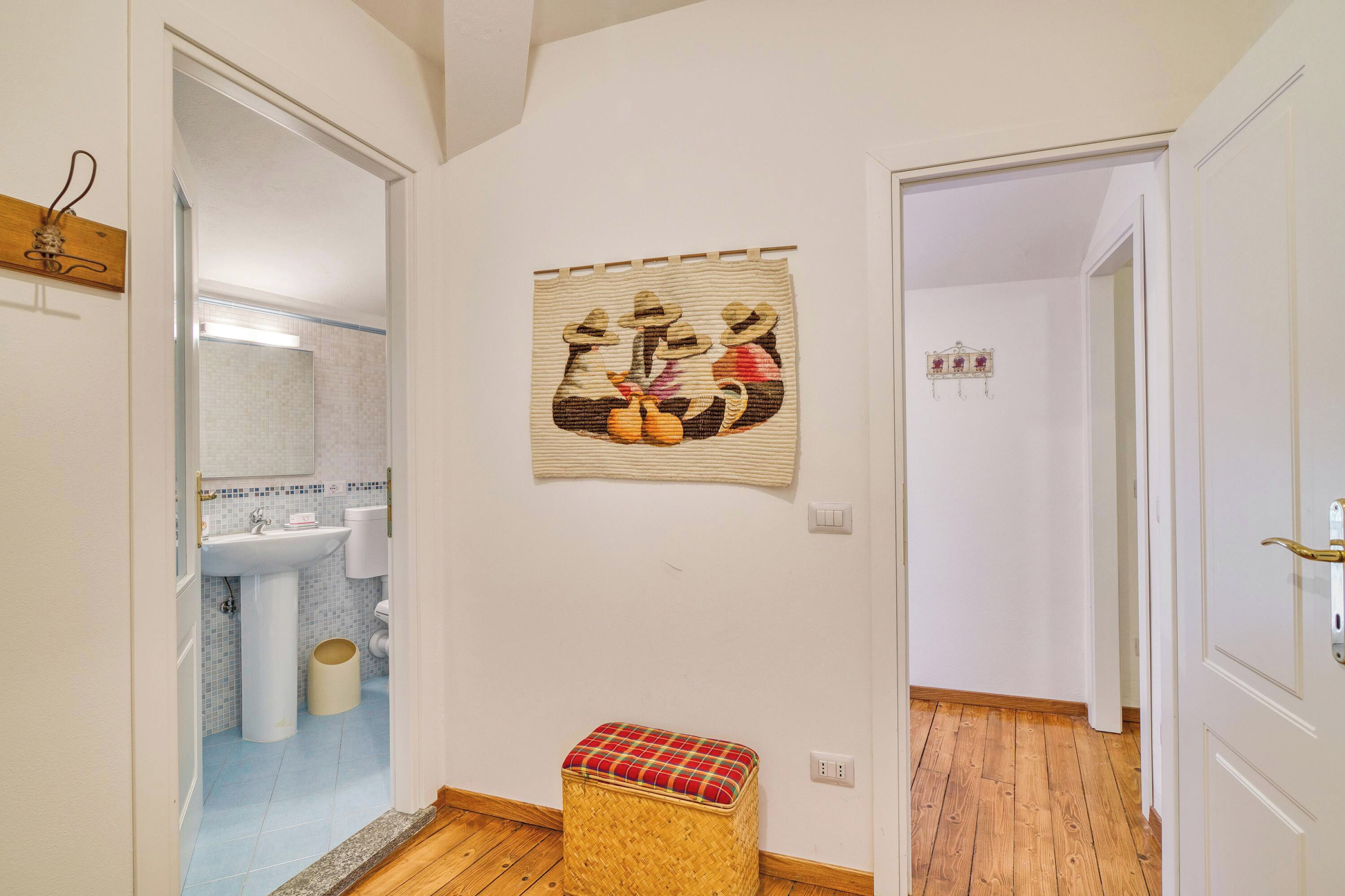 Family Apartment, 2 Bedrooms, Microwave, Mountainside (Piccolo Mondo Antico: Stresa 2BR) | Bathroom | Hair dryer, bidet, shampoo