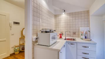 Family Apartment, 2 Bedrooms, Mountainside (Piccolo Mondo Antico Stunning View) | Private kitchen | Fridge, microwave, stovetop, electric kettle
