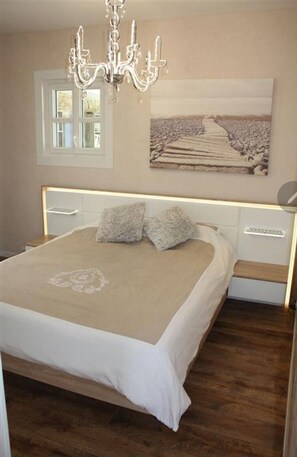 3 slaapkamers, een bureau, een strijkplank/strijkijzer, gratis wifi