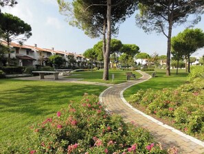 Property grounds - Villaggio Danubio Bibione small villa on two levels (Bibione)