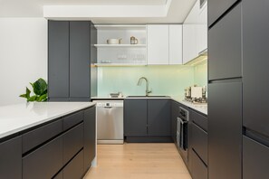 Classic-Apartment | Eigene Küche | Großer Kühlschrank, Mikrowelle, Ofen, Herdplatte