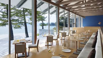 2 restaurants servant le petit déjeuner, spécialités Cuisine française