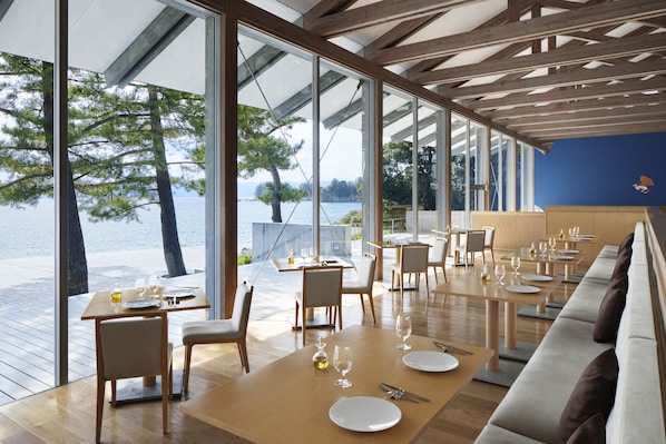 2 restaurants, breakfast, lunch, dinner served; French cuisine - Benesse House (Naoshima)