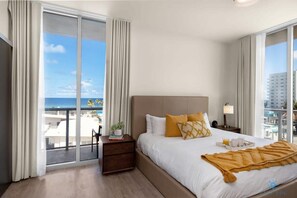 1 camera, una scrivania, ferro/asse da stiro, culla da viaggio