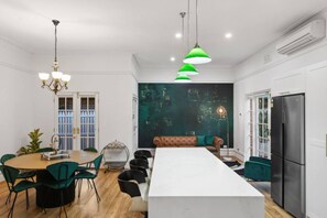 Interior - Historic Art Deco Home Near Cafes (Inglewood)