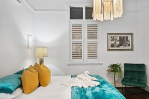 3 habitaciones, tabla de planchar con plancha, wifi y ropa de cama 