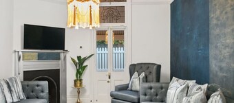 Historic Art Deco Home Near Cafes