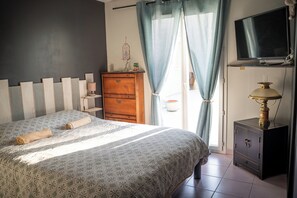 4 bedrooms, bed sheets