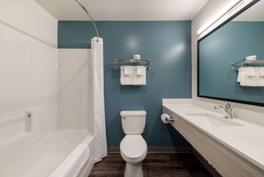 Ducha y bañera combinadas y toallas