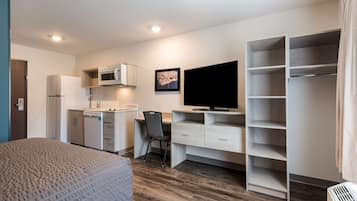 Schreibtisch, laptopgeeigneter Arbeitsplatz, Verdunkelungsvorhänge