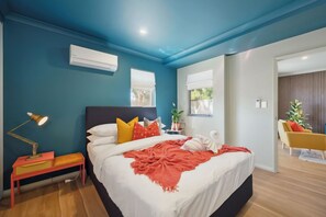 2 chambres, bureau, fer et planche à repasser, lit parapluie