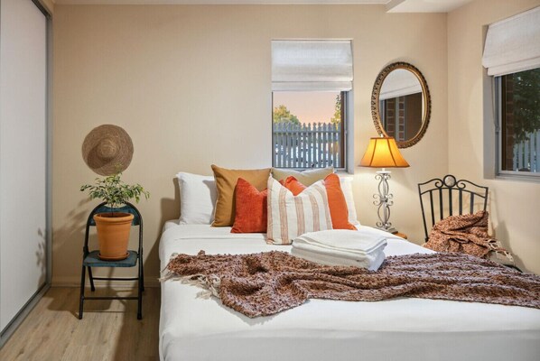 3 bedrooms, desk, iron/ironing board, travel crib