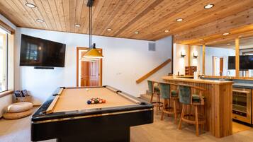 Rumah, 4 kamar tidur | Ruang keluarga | Smart TV