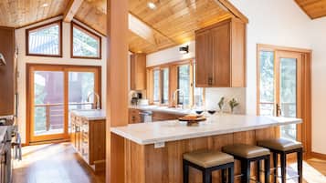 Rumah, 4 kamar tidur | Dapur pribadi | Lemari es, oven, mesin pembuat kopi/teh, dan pemanggang roti