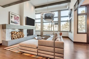House, 5 Bedrooms | Living room | Fireplace - Luxury Five Bedroom Private Home with stunning Park City views 5 Home by RedAwning (Park City)