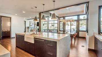 Casa, 5 habitaciones | Cocina privada | Refrigerador y horno