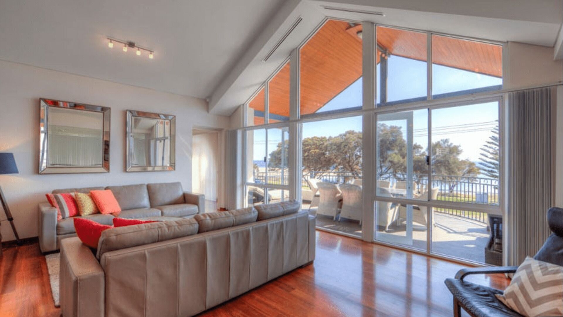 Smart-TV og stereoanlegg