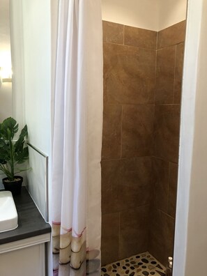 Bathtub - 4-bedroom house with pool (Carry-le-Rouet)