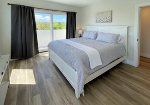 2 bedrooms, iron/ironing board, WiFi, bed sheets - Downtown Two Suite Penthouse 411 (Traverse City)