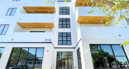 Downtown Two Suite Penthouse 411