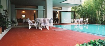 FURNISHED 2 BEDROOM POOL APARTMENT IN UPSCALE RESIDENTIAL AREA