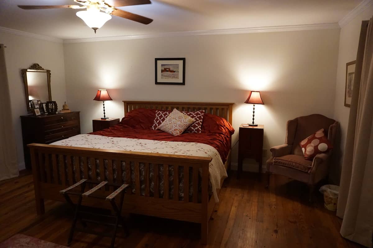 Premium Studio Suite | 1 bedroom, iron/ironing board, free WiFi
