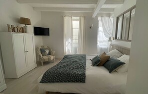 4 Schlafzimmer, Schreibtisch, Bügeleisen/Bügelbrett, Reisekinderbett