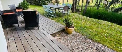 屋外ダイニングエリア