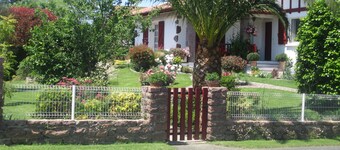 Pays Basque  entre mer et montagne au calme appartement en rdc  avec jardin 