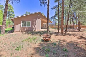 Exterior - Fenced Yard, Fire Pit: Quiet Show Low Home! (Show Low)