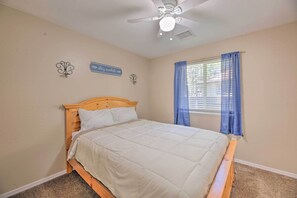 3 bedrooms, desk, WiFi, bed sheets - Fenced Yard, Fire Pit: Quiet Show Low Home! (Show Low)