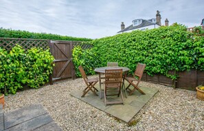 House | 2 bedrooms, WiFi - Helena Cottage (Leven)