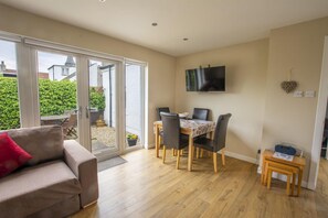 House | 2 bedrooms, WiFi - Helena Cottage (Leven)