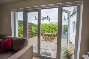 House | 2 bedrooms, WiFi - Helena Cottage (Leven)