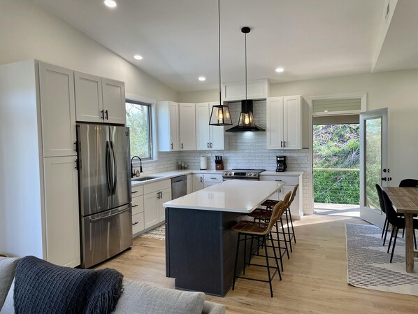 冰箱、微波炉、烤箱、炉灶