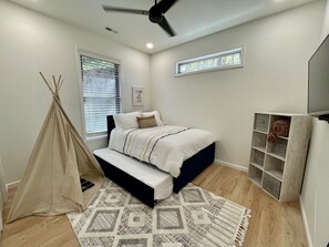 4 多间卧室、办公桌、熨斗/熨衣板、免费 WiFi