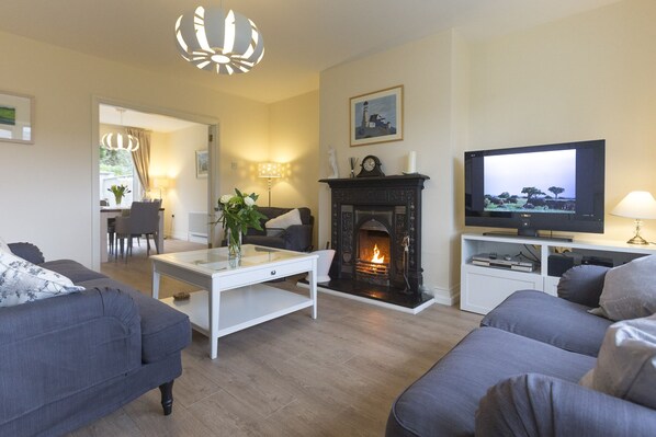 Téléviseur, foyer, lecteur de DVD