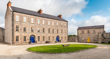 Beautifully restored soldier's barracks to sleep 10 people
