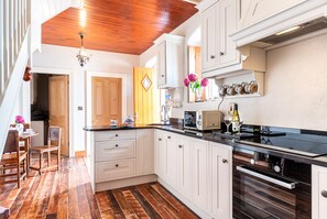 Fridge, microwave, oven, stovetop - perfect for two people (Clarecastle)