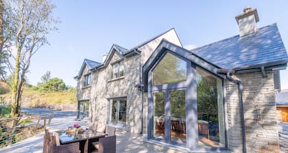 Luxury 5 bedroom home with outdoor jacuzzi and indoor sauna