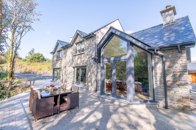 Luxury 5 bedroom home with outdoor jacuzzi and indoor sauna