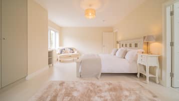 5 bedrooms, WiFi, bed sheets
