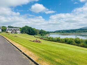 المنطقة المحيطة بالمنشأة